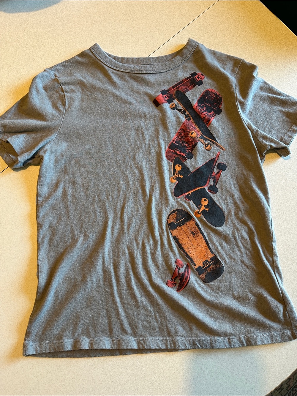 Gap Boys Graphic Skateboard Tee Gray & Red XL